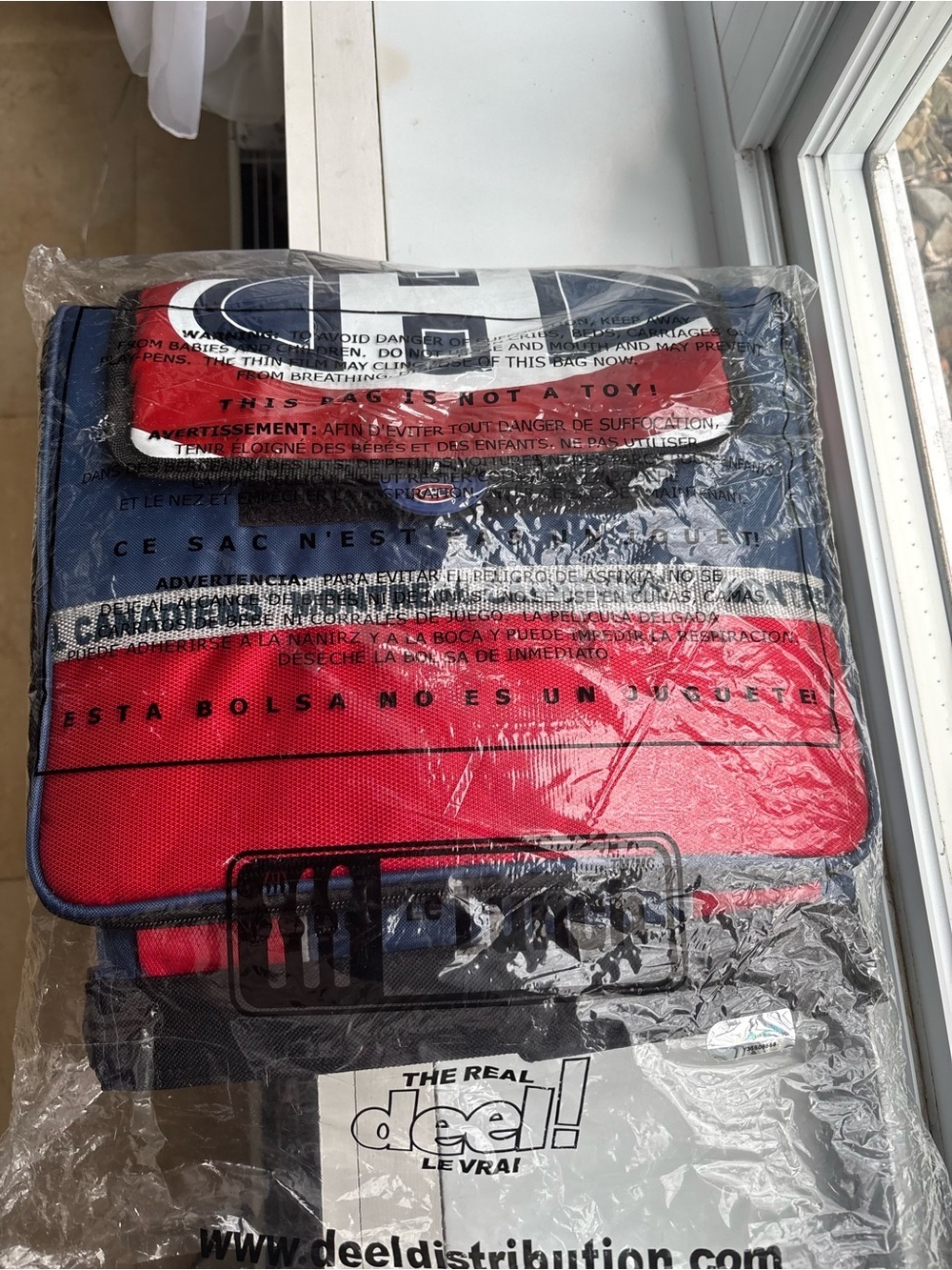 NHL Montreal Canadiens Red and Blue Lunch Bag - Picture 14 of 16